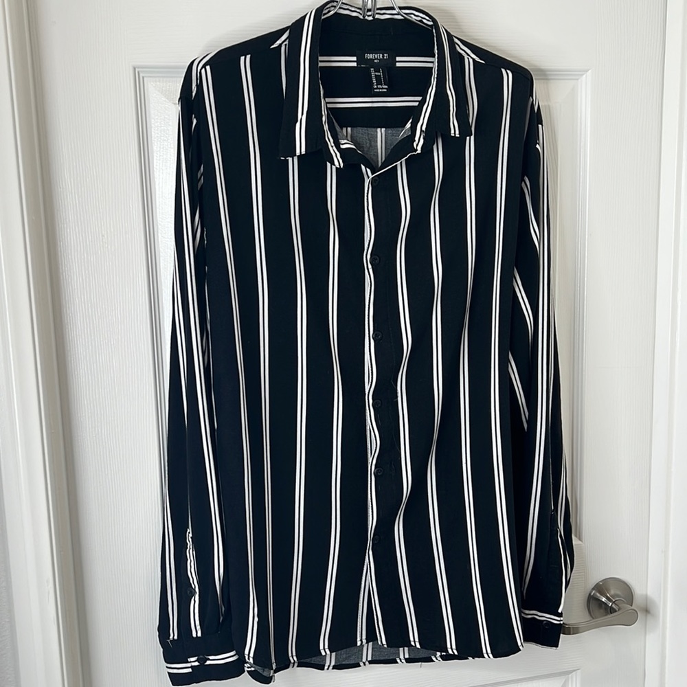 Forever 21 Men’s Long Sleeve Black and White Button Down Blouse. Size Large - Picture 1 of 9